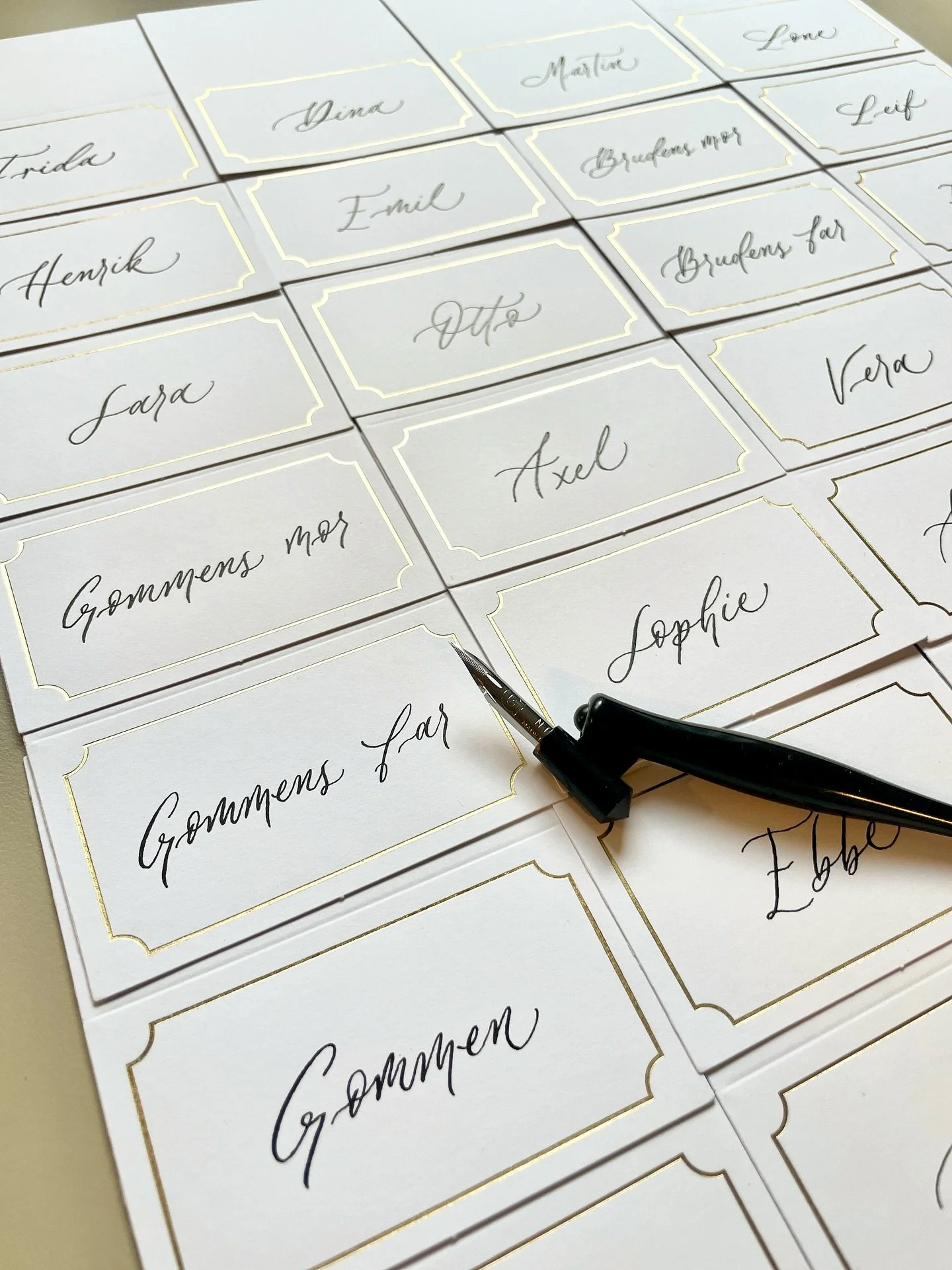 Wedding squad goals: where I'm both the guest and the calligrapher 🤍
.
.
📍Endelave, Denmark