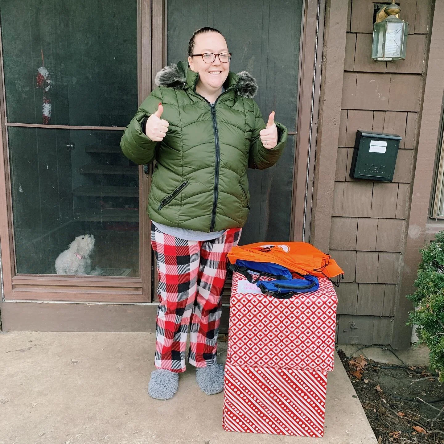 Happy Holidays! We have received pictures of our Holiday Smile Boxes deliveries from the donation site coordinators and wanted to share them as a gift to our supporters.⁣
⁣
Image Description for Slide 1:⁣
A grown-up from one of our recipient families