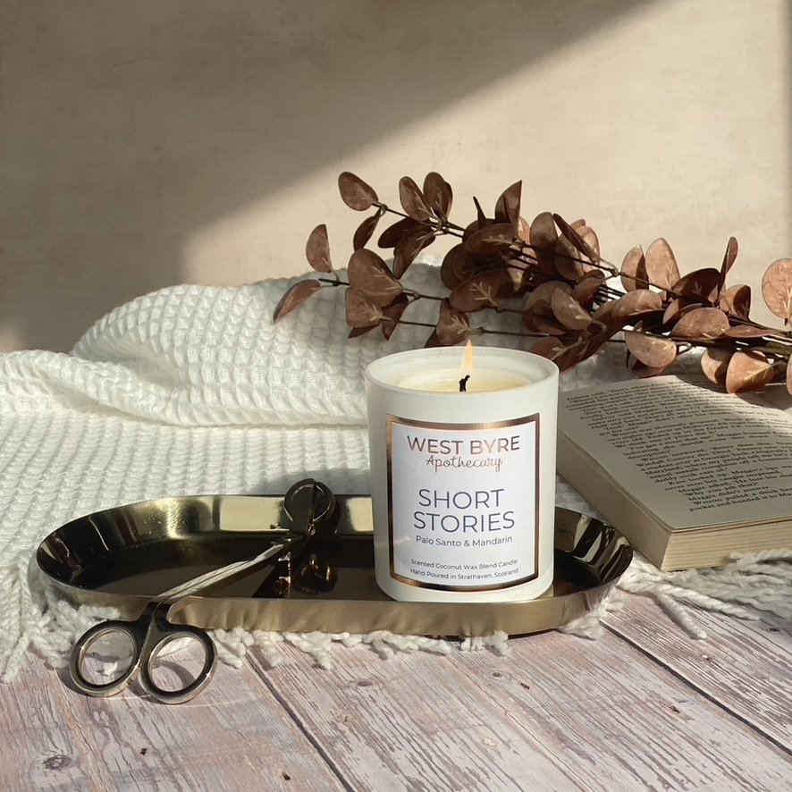Short stories continues to be one of our top sellers, and here's why: 

👉🏻 It's a warm and fresh scent encouraging relaxation
👉🏻 It' the perfect homely scent 
👉🏻 It's inspired by the rustling papers of a good book

Have you tried it yet? You mi