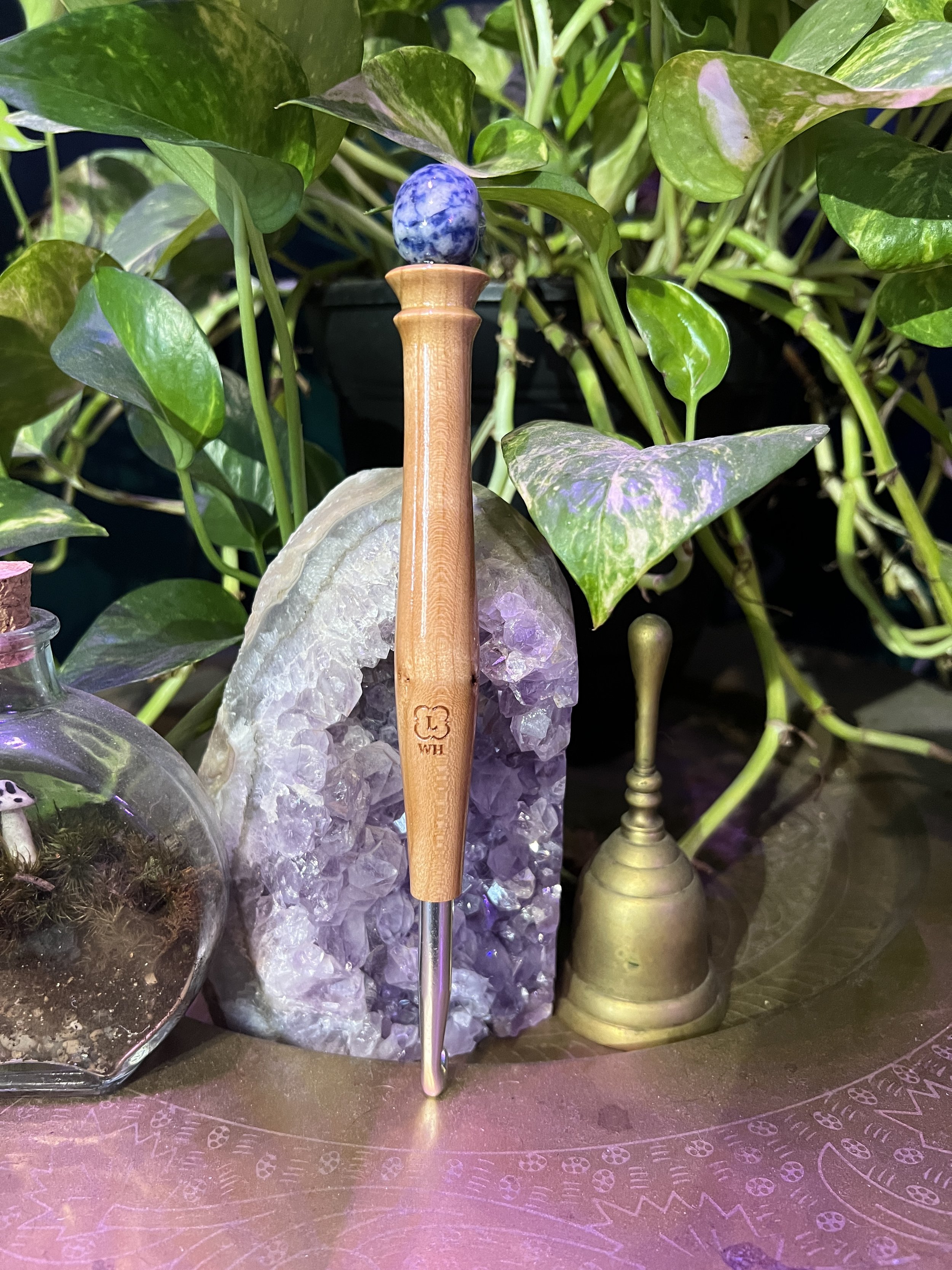 L 8mm Crystal Skull Topped Wooden Crochet Hook (Metal Neck) *RTS* 112