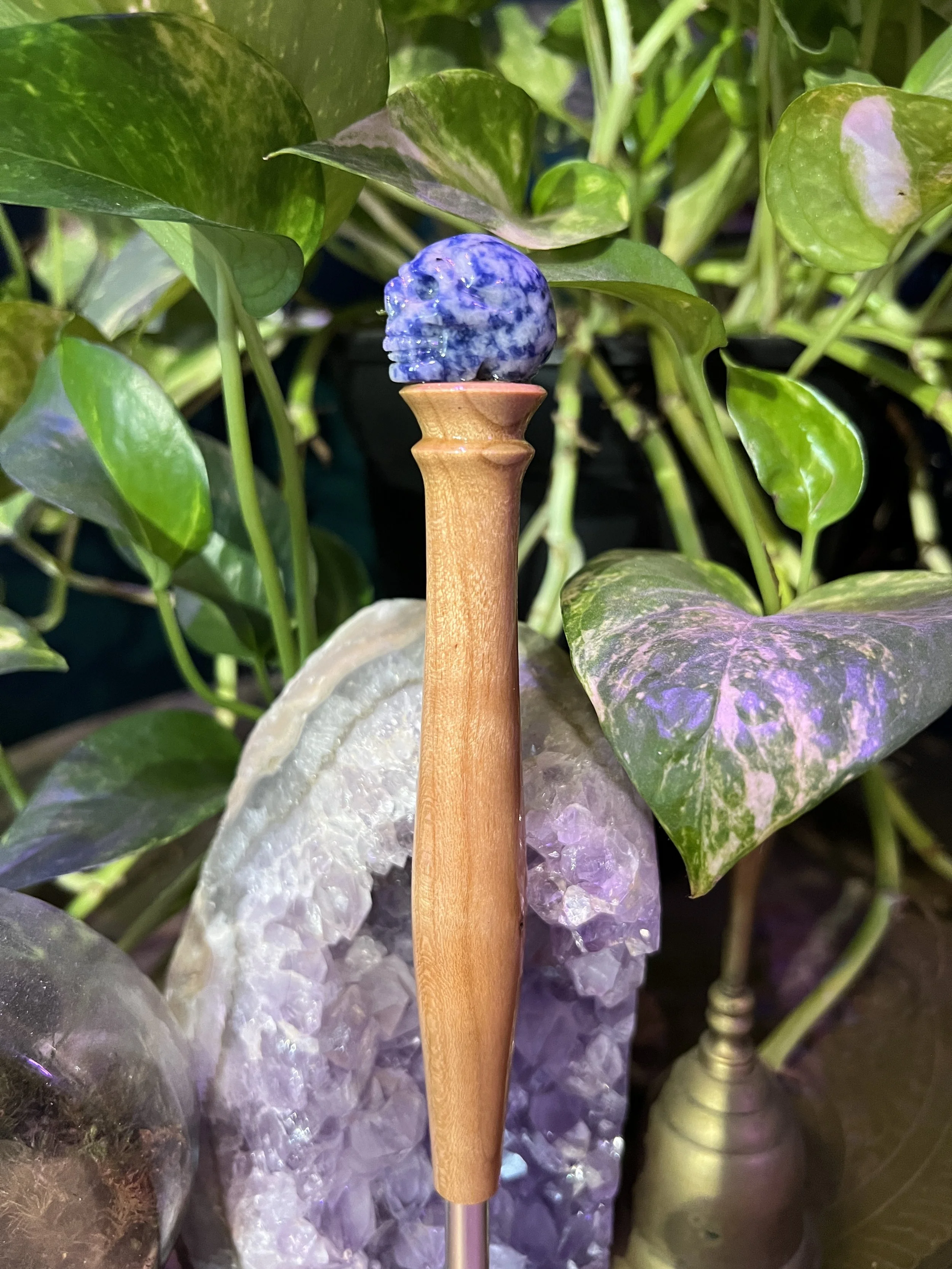 L 8mm Crystal Skull Topped Wooden Crochet Hook (Metal Neck) *RTS* 112