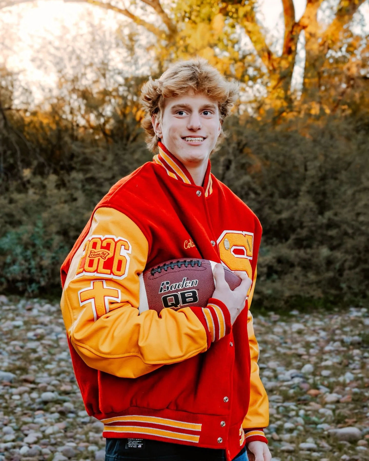 Senior photos should feel like you - not stiff, not outdated, and definitely not awkward. 

My senior sessions are:
Fun
Relaxed
Guided but never forced
Collaborative 
Uniquely inspired by YOU

Whether you love city vibes, desert light, or something t