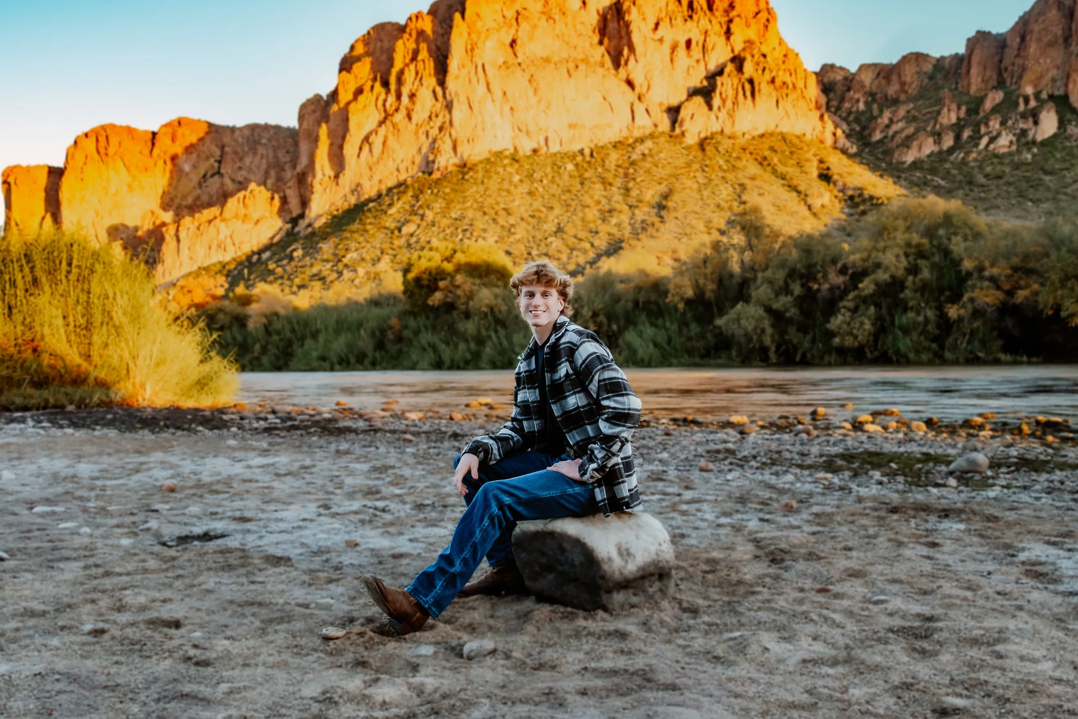 Salt-River-Mesa-AZ-Senior-Sunset-Photoshoot-36.jpg