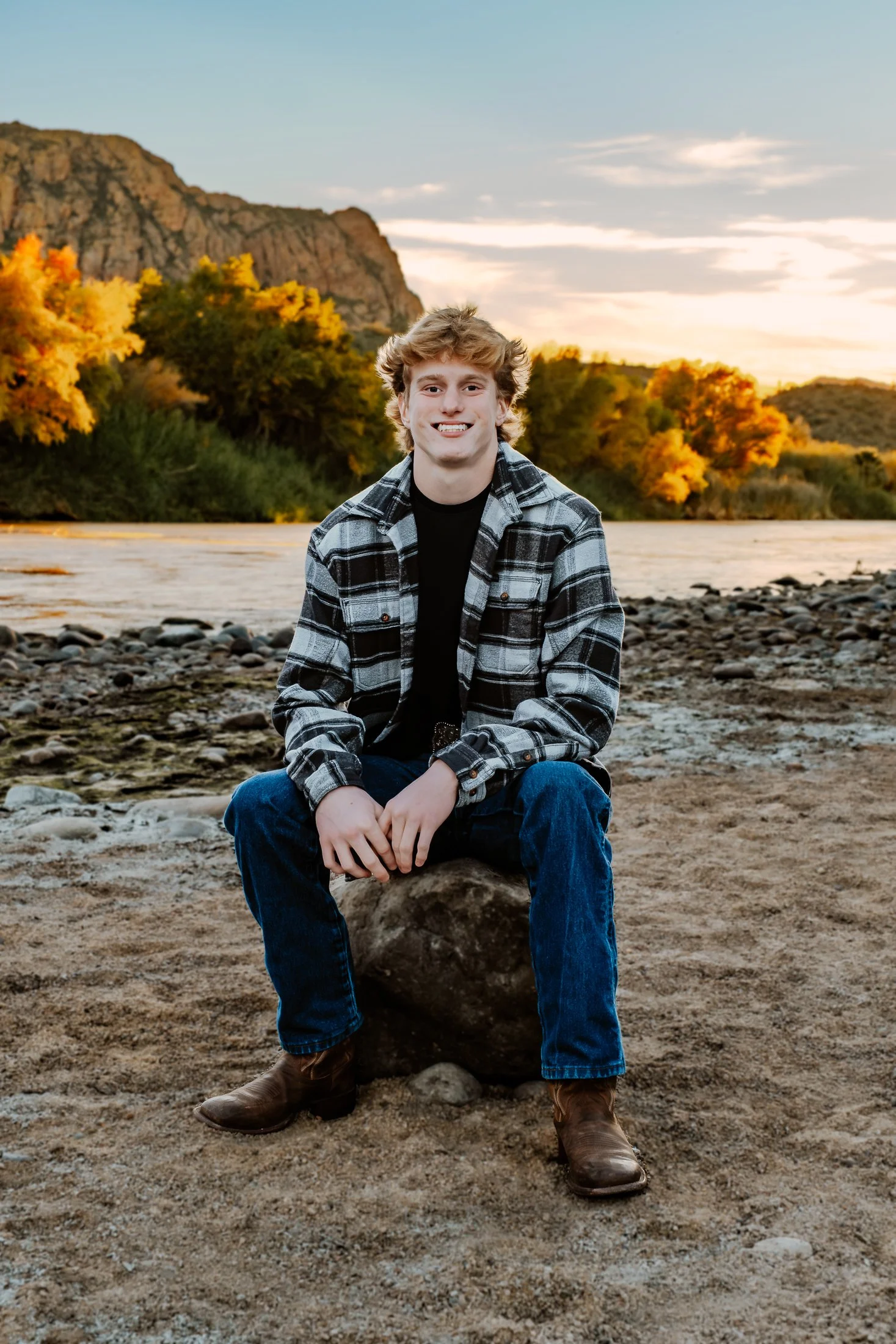 Salt-River-Mesa-AZ-Senior-Sunset-Photoshoot-31.jpg