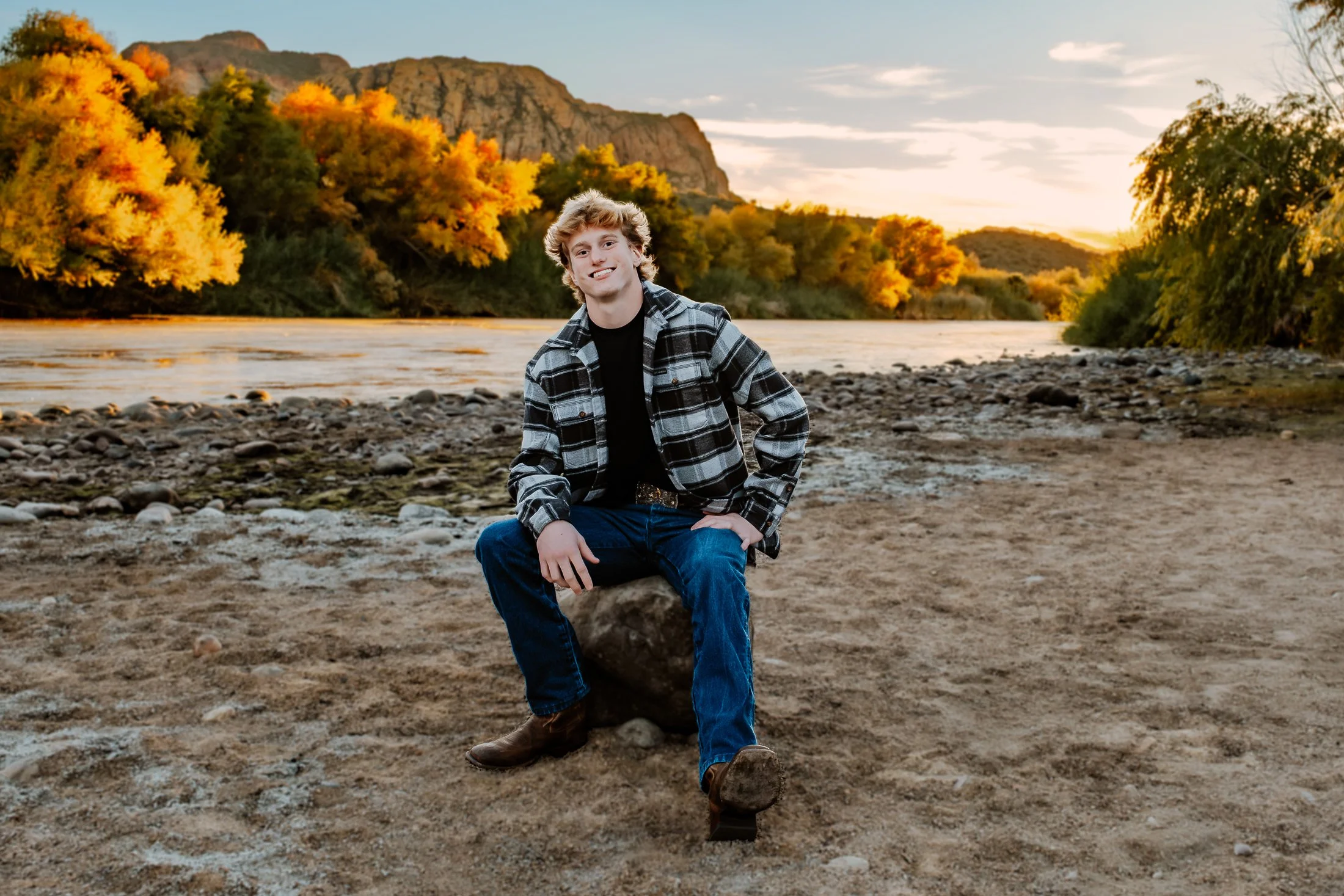 Salt-River-Mesa-AZ-Senior-Sunset-Photoshoot-34.jpg