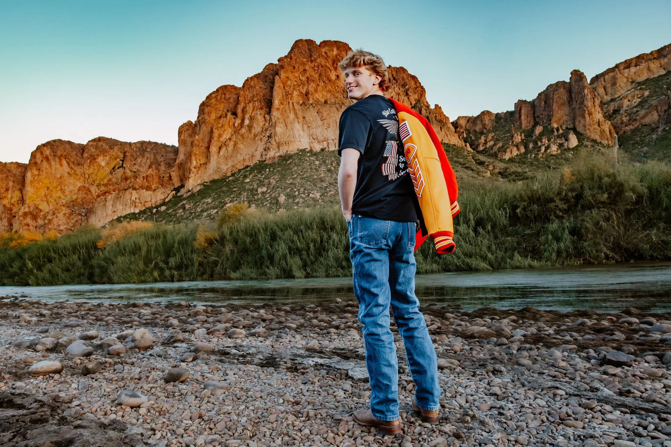 Salt-River-Mesa-AZ-Senior-Sunset-Photoshoot-51.jpg