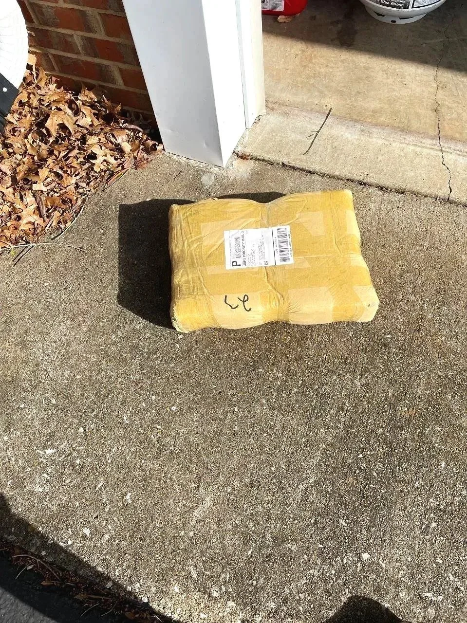 The bed came in the tiniest of packages!