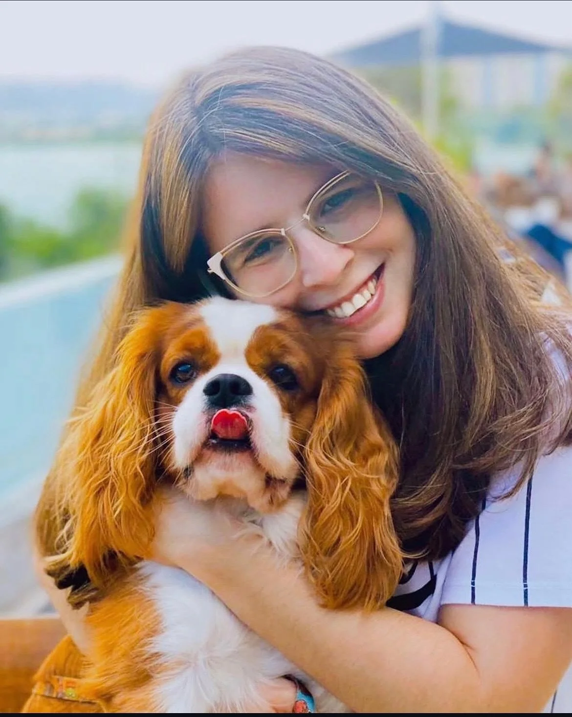 ✨MEET VITORIA✨

Vitoria has experience working in daycare while in university for her Tourism and Hospitality Management diploma. She also has experience as a dog walker, pet sitting and grew up with dogs back in Brazil, where she is from. Vitoria an