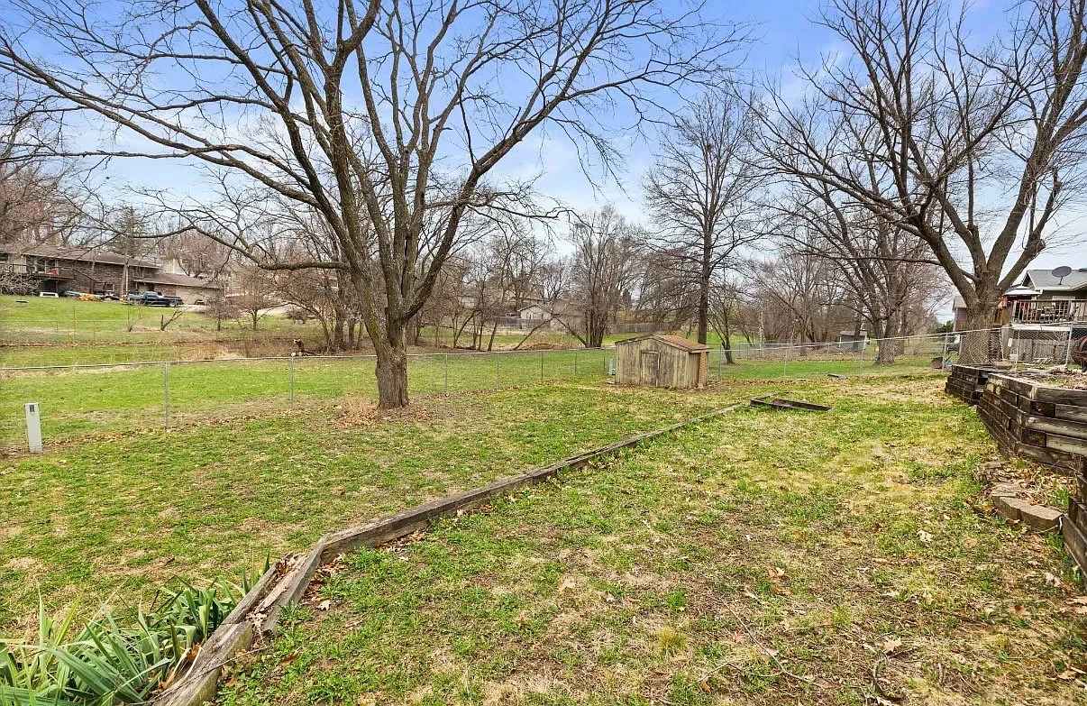 20 - Backyard.webp