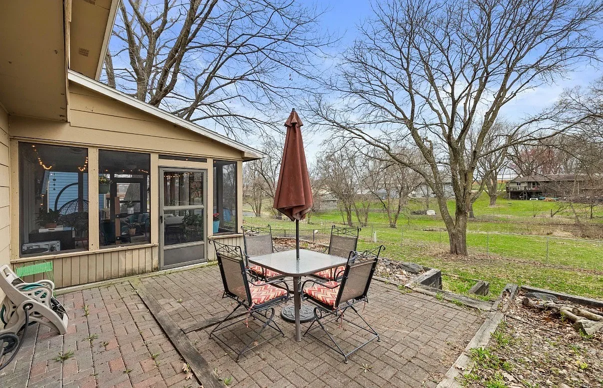 18 - Patio.webp