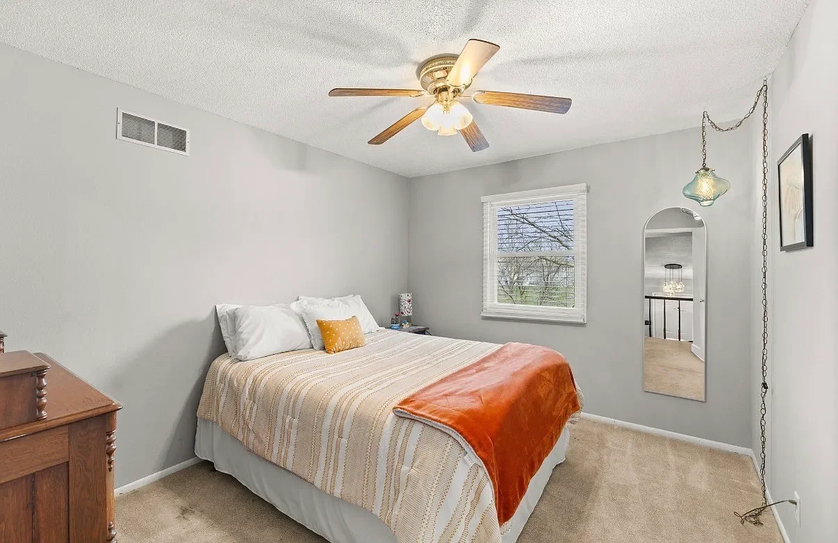 13 - Bedroom 2.webp