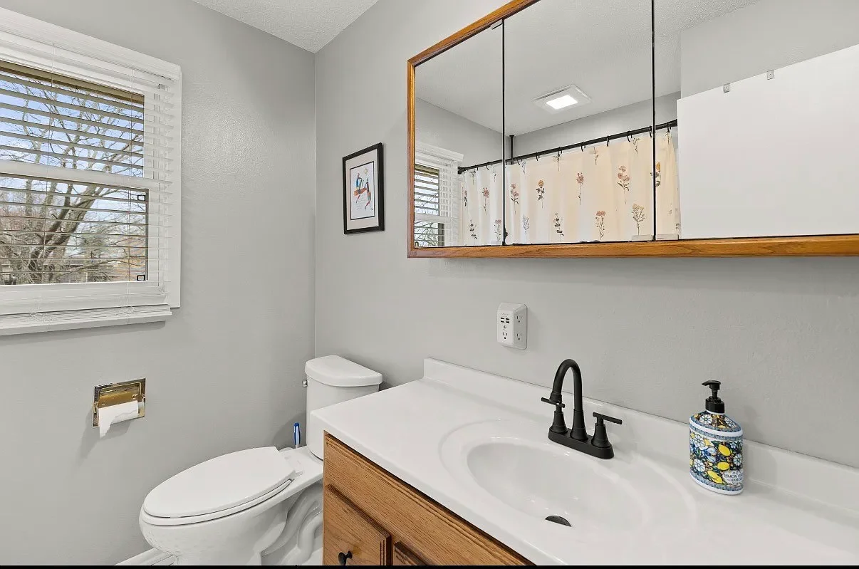 12 - Bathroom 1.webp