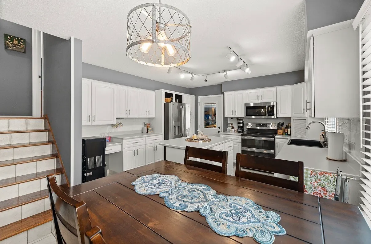 6 - Kitchen 3.webp