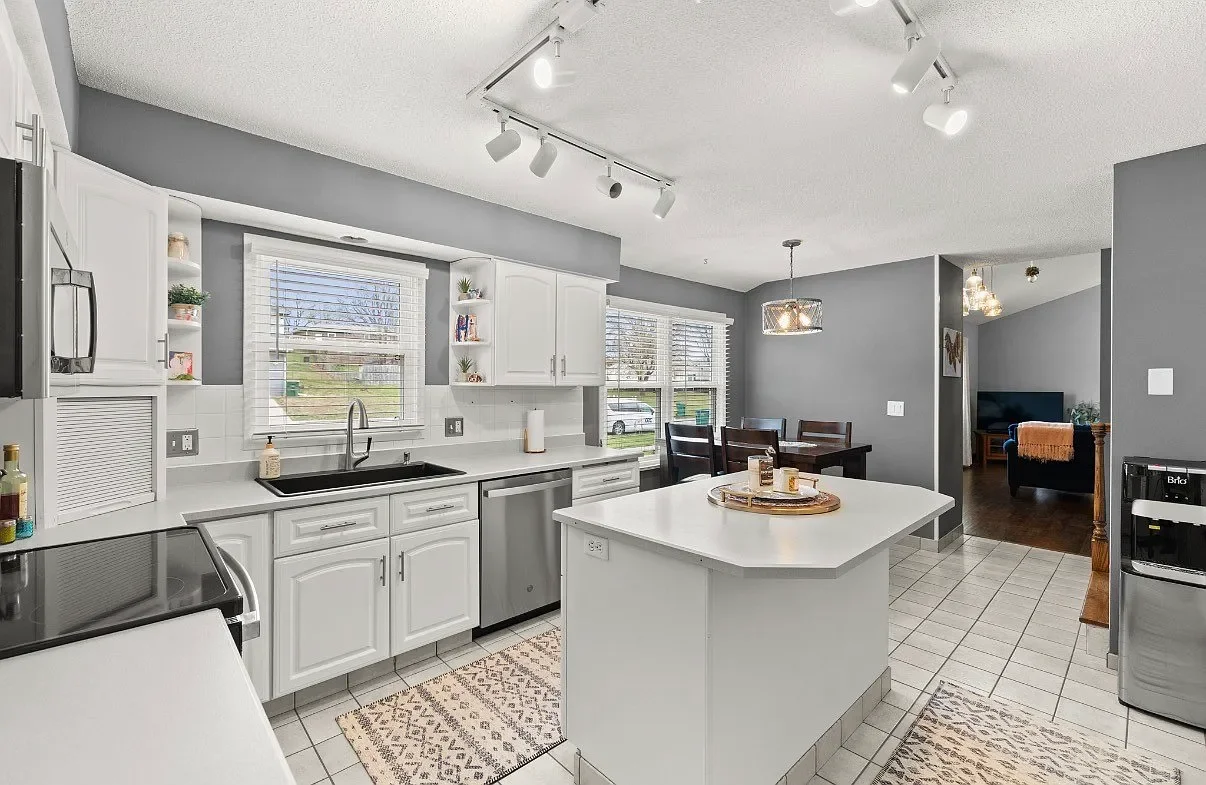 4 - Kitchen 1.webp