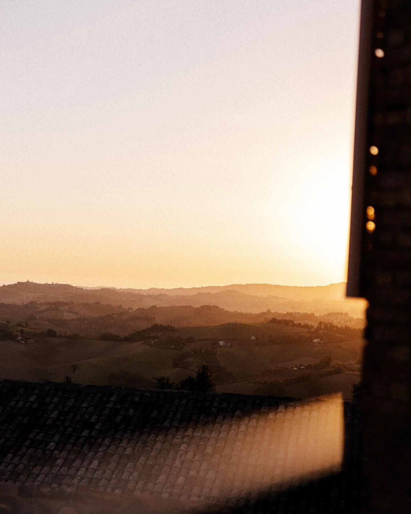 Waking up before the sun definitely has its advantages - being able to watch the sun rise over the wine fields of Tuscany was so mesmerising. Definitely time for an Aperol.