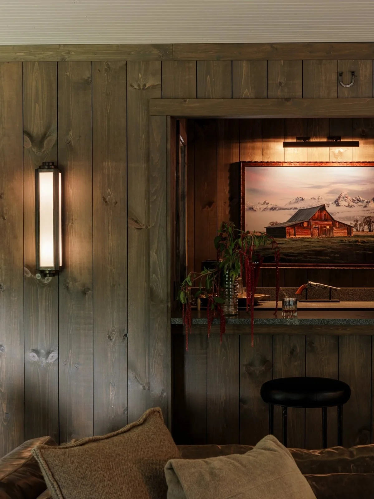 Happy Friday! Cheers to a lovely weekend! 🥃

📸: @lincolnbarbour