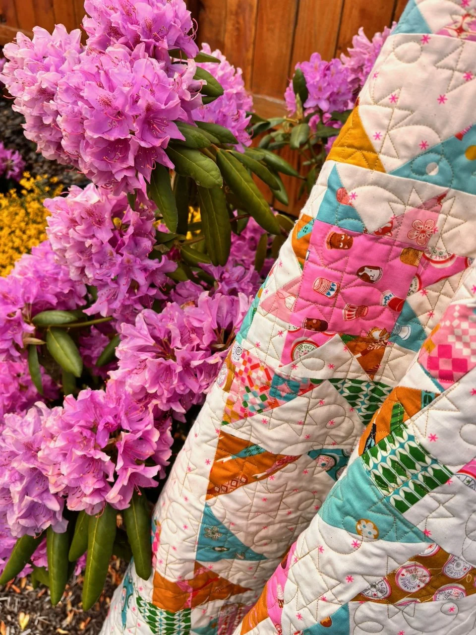Shine So Bright Quilt Pattern by Allison Ramsing - Ruby Star Soceity Trinketry - Ruby Star Society 1-800 Notion - Fat Quarter Pattern - 6 Fat Quarter Pattern - 9 Fat Quarter Pattern - 12 Fat Quarter Pattern - 16 Fat Quarter Pattern - Sawtooth Star