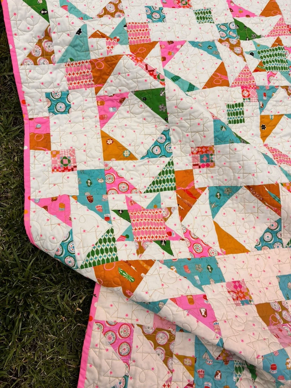 Shine So Bright Quilt Pattern by Allison Ramsing - Ruby Star Soceity Trinketry - Ruby Star Society 1-800 Notion - Fat Quarter Pattern - 6 Fat Quarter Pattern - 9 Fat Quarter Pattern - 12 Fat Quarter Pattern - 16 Fat Quarter Pattern - Sawtooth Star