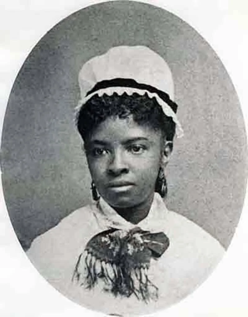 rebecca_davis_lee_crumpler.jpg