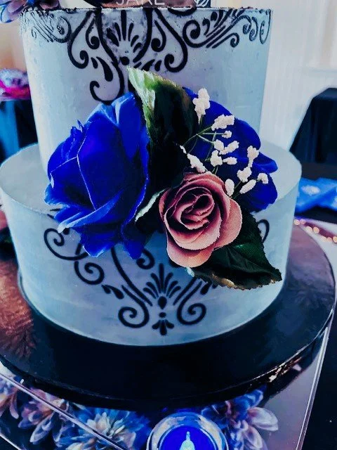 Vintage designed cake with elegant floral design