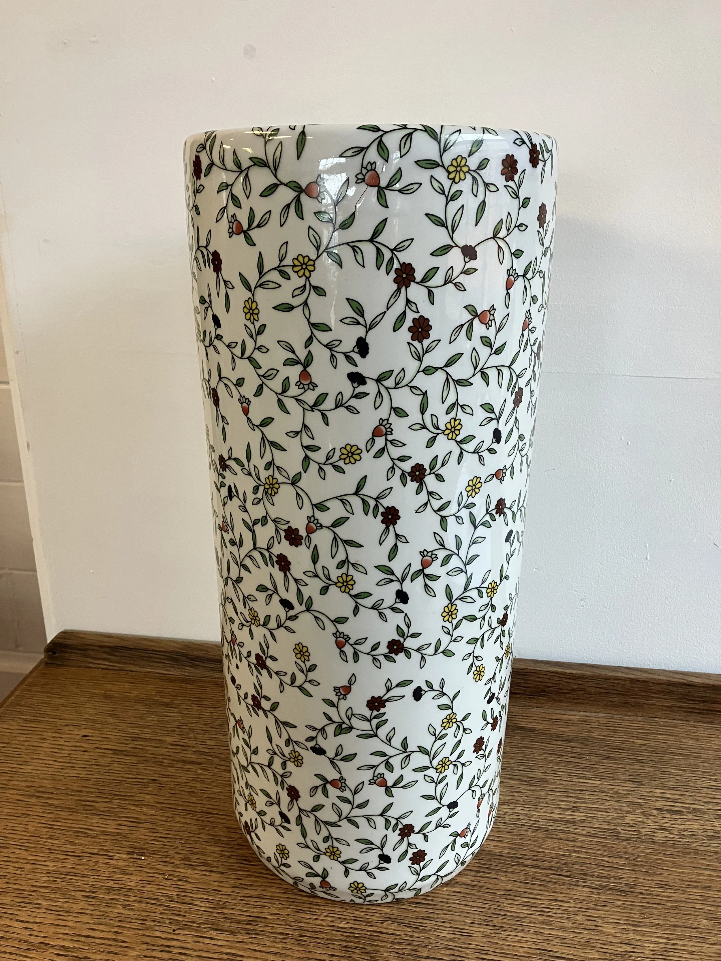 Large Round Ceramic Umbrella Stand With Delicate Flower Pattern