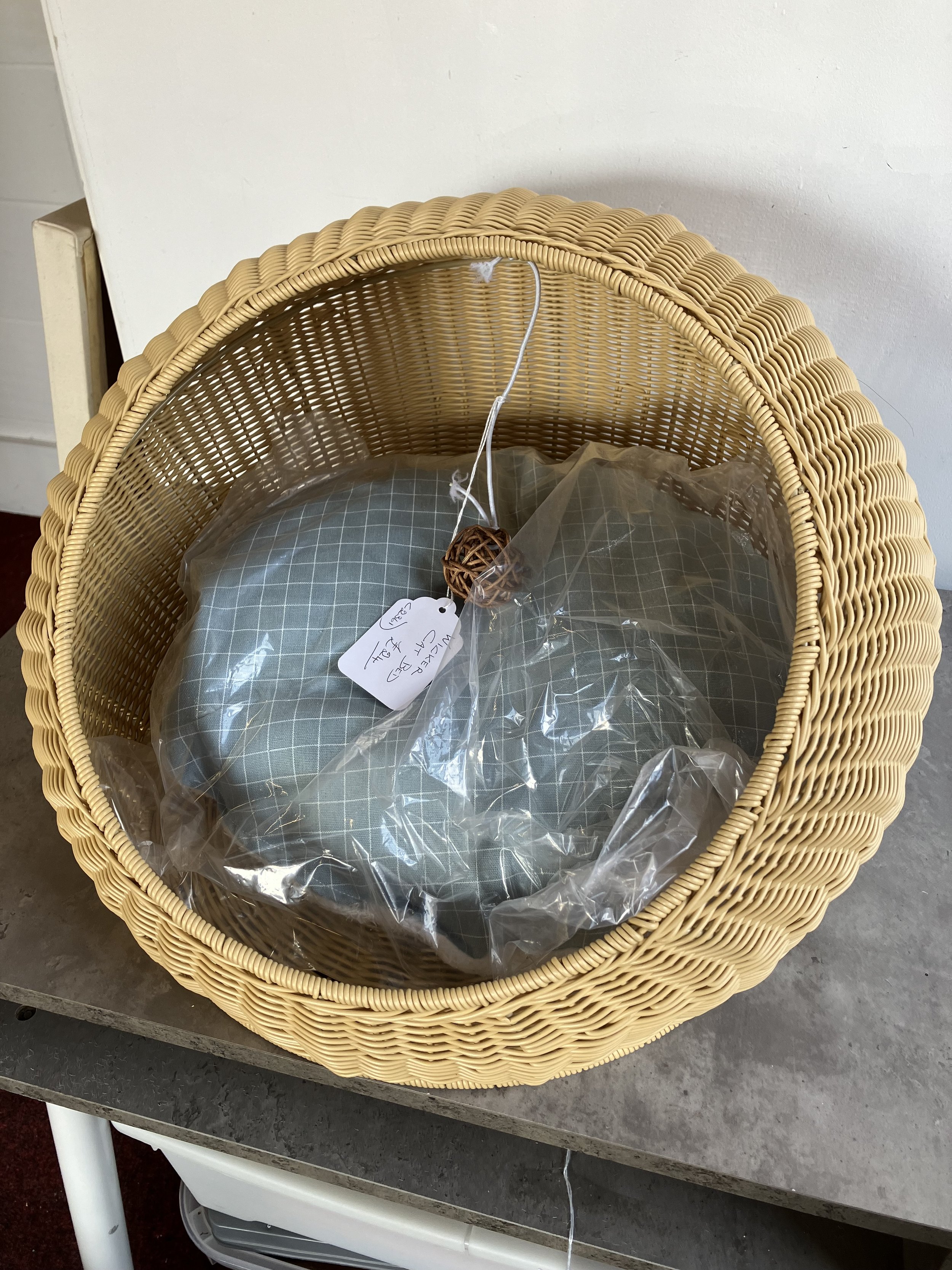 Round Woven Wicker Cat / Pet Bed with Cushion