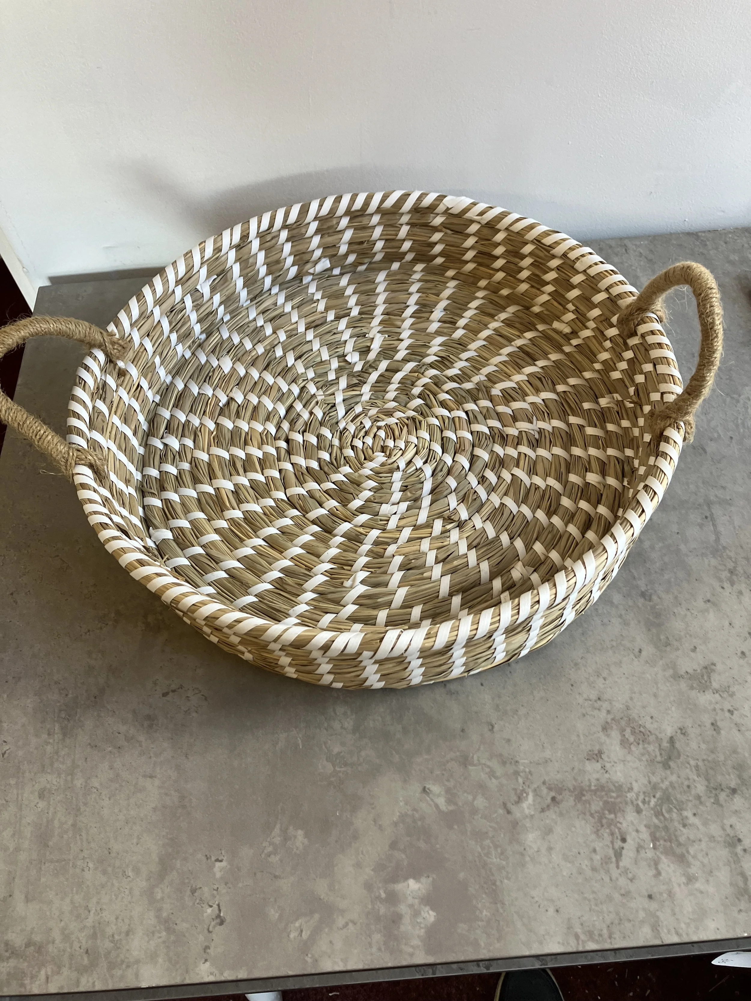 Natural Round Raffia Tray with White Banding Decoration