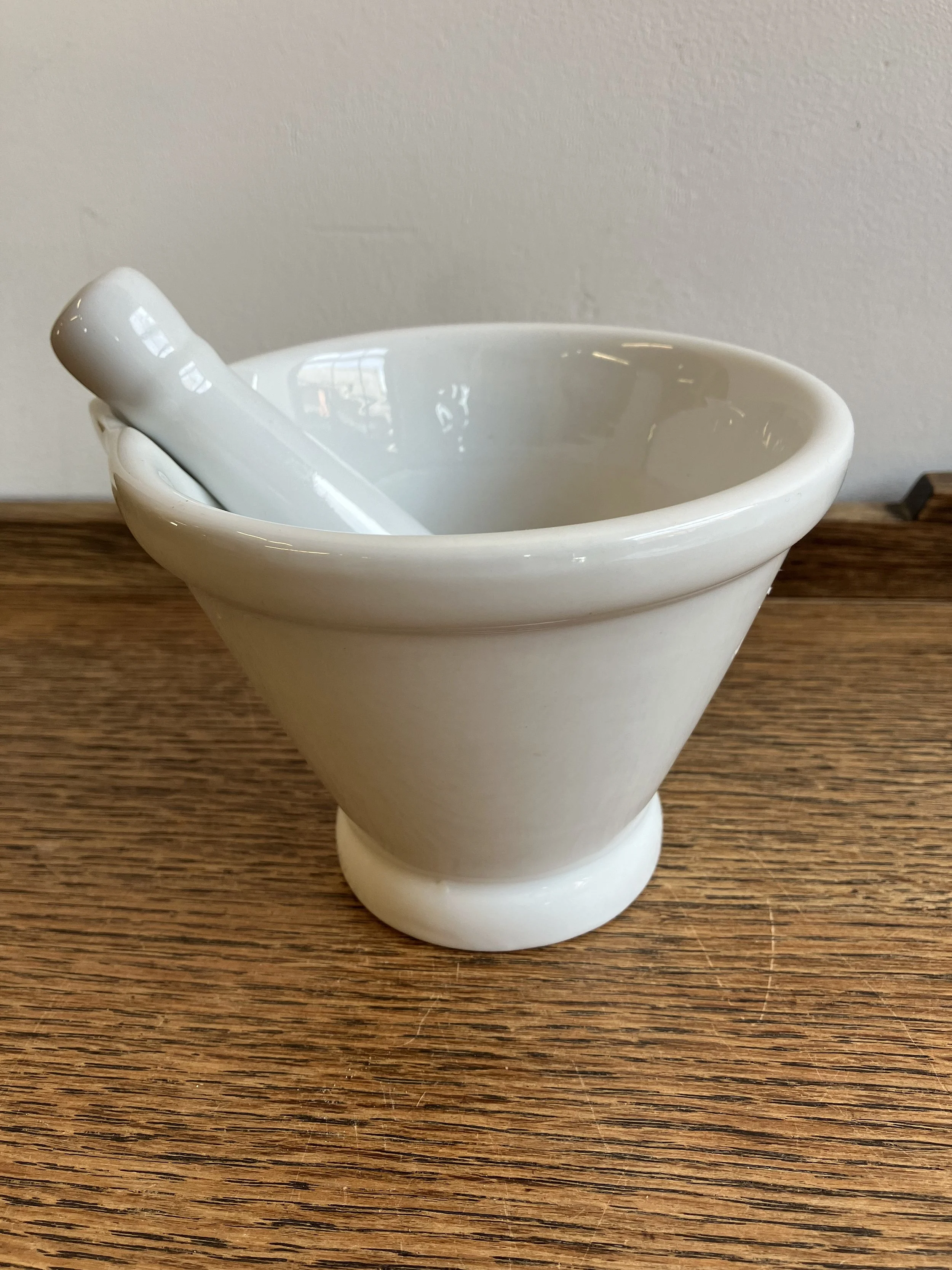 White Ceramic pestle and Mortar by Typhoon