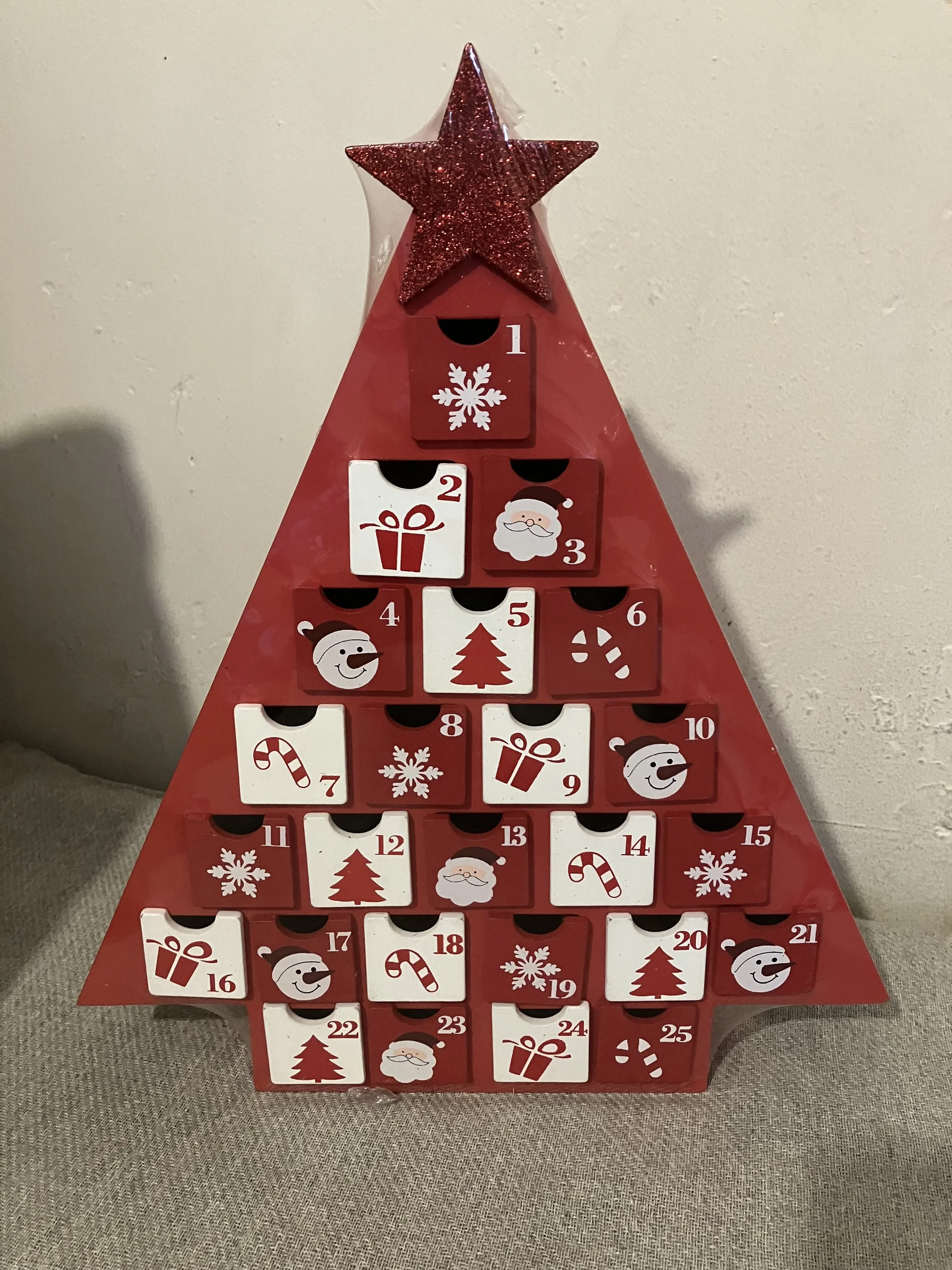 Glitzhome Red Wooden Xmas Tree Shaped Advent Calendar