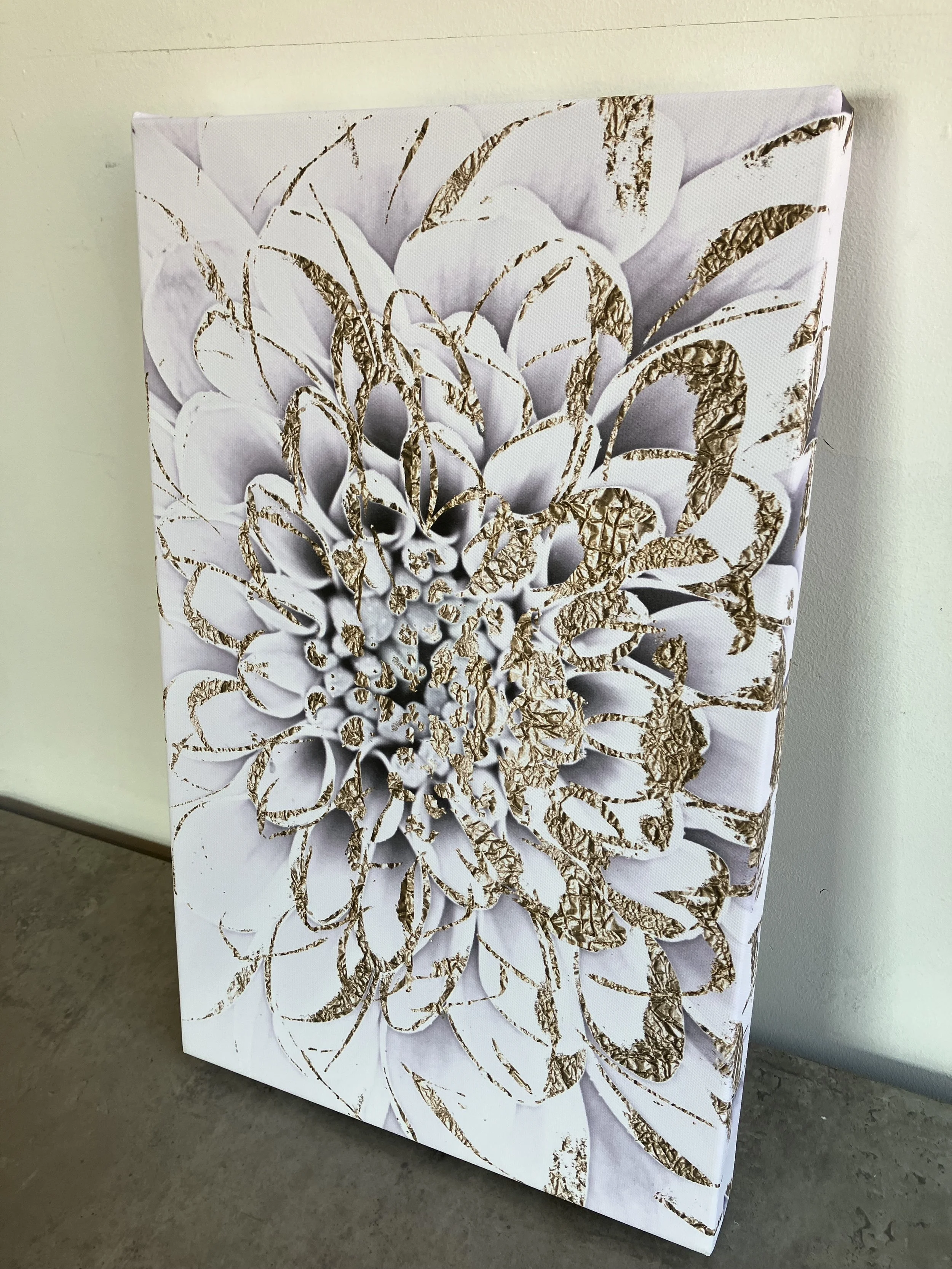 Oliver Gal Floralia Blanc Canvas Wall Art