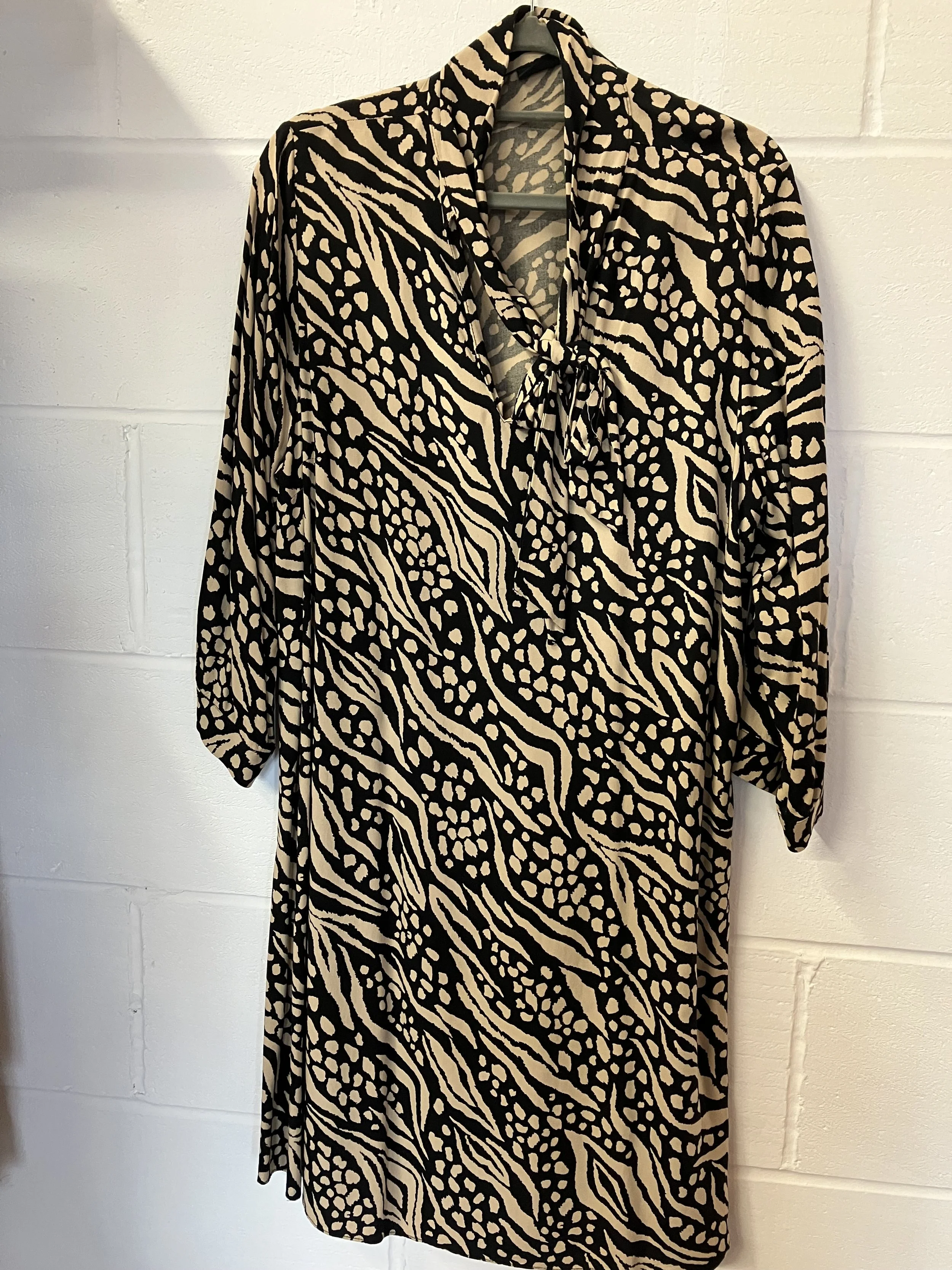 Wallis Ladies Black and Beige Abstract Pattern Tie Neck Dress