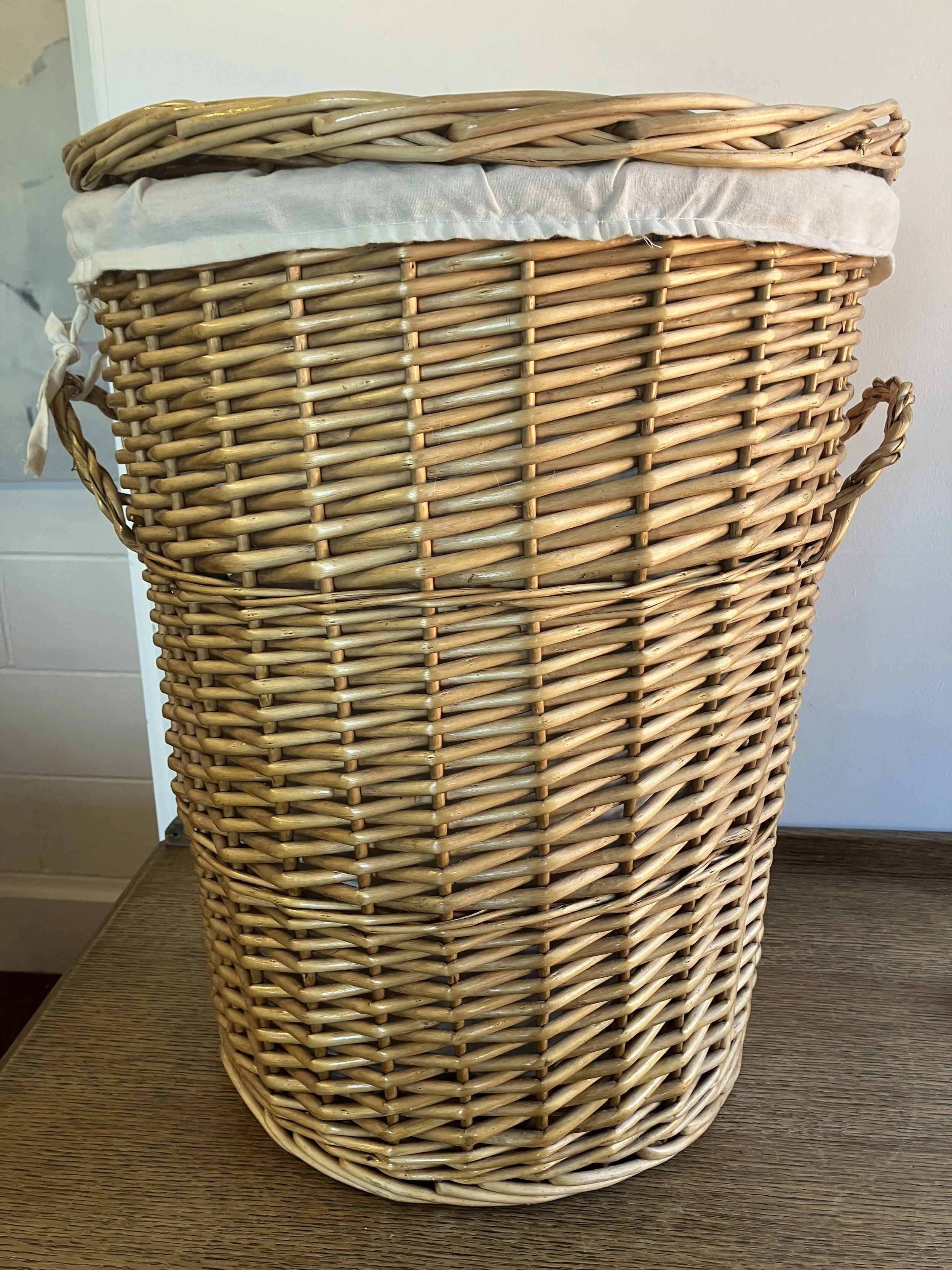 Rounf Woven Wicker Laundry Basket with Cotton Liner