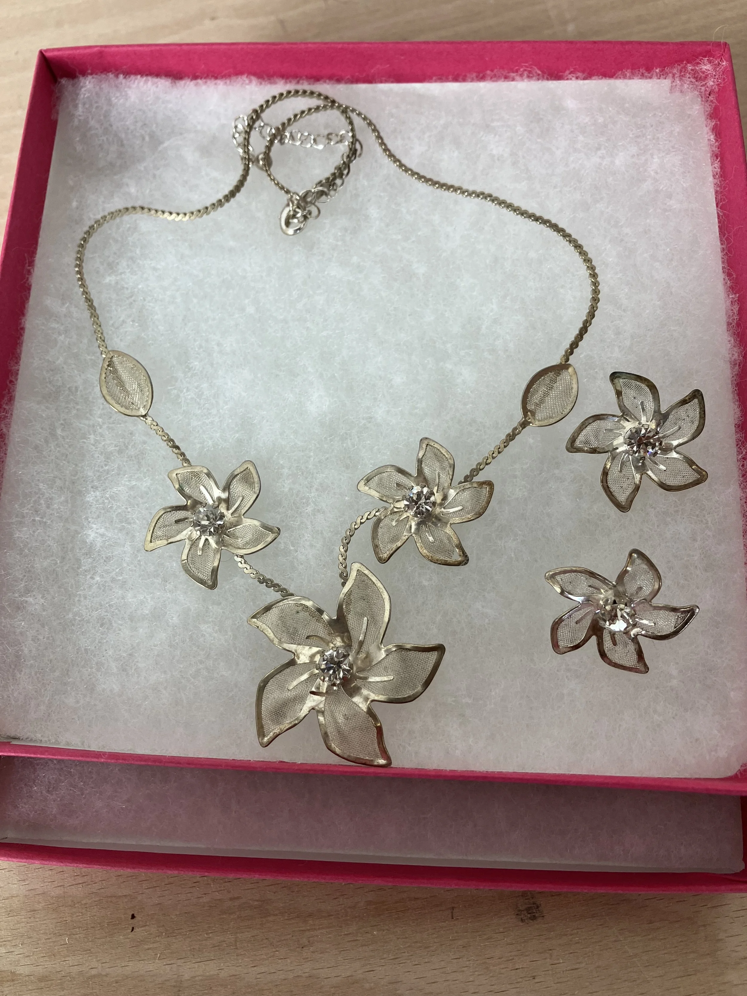 Frankie Doodle Glass Flower Necklace and Matching Earrings