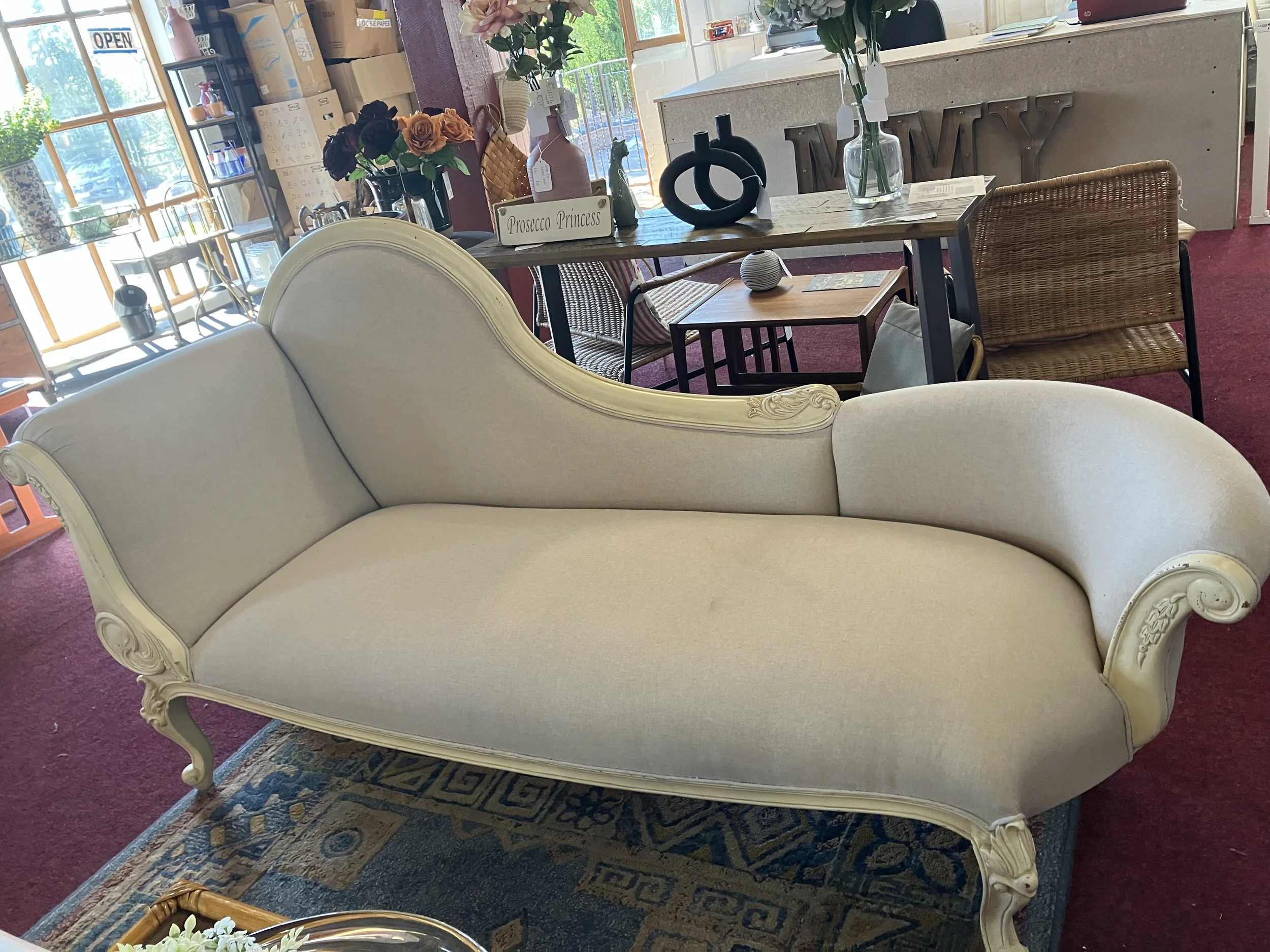 French Style Chaise Longue Upholstered in Natural Linen