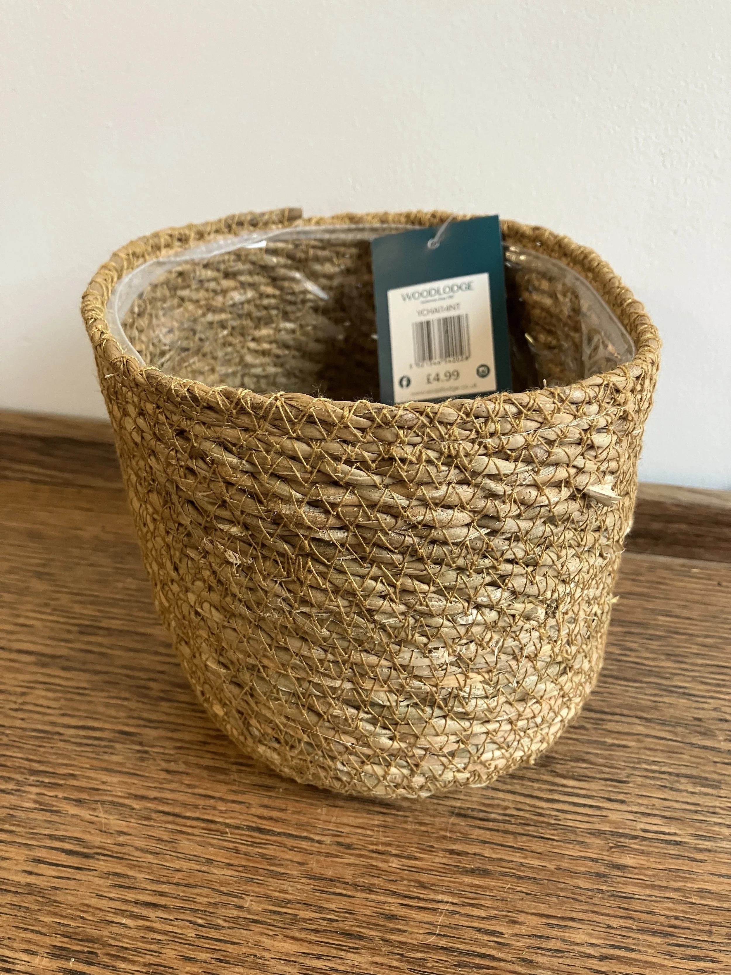 Medium Round Natural Seagrass Plant Pot with Plastic Liner