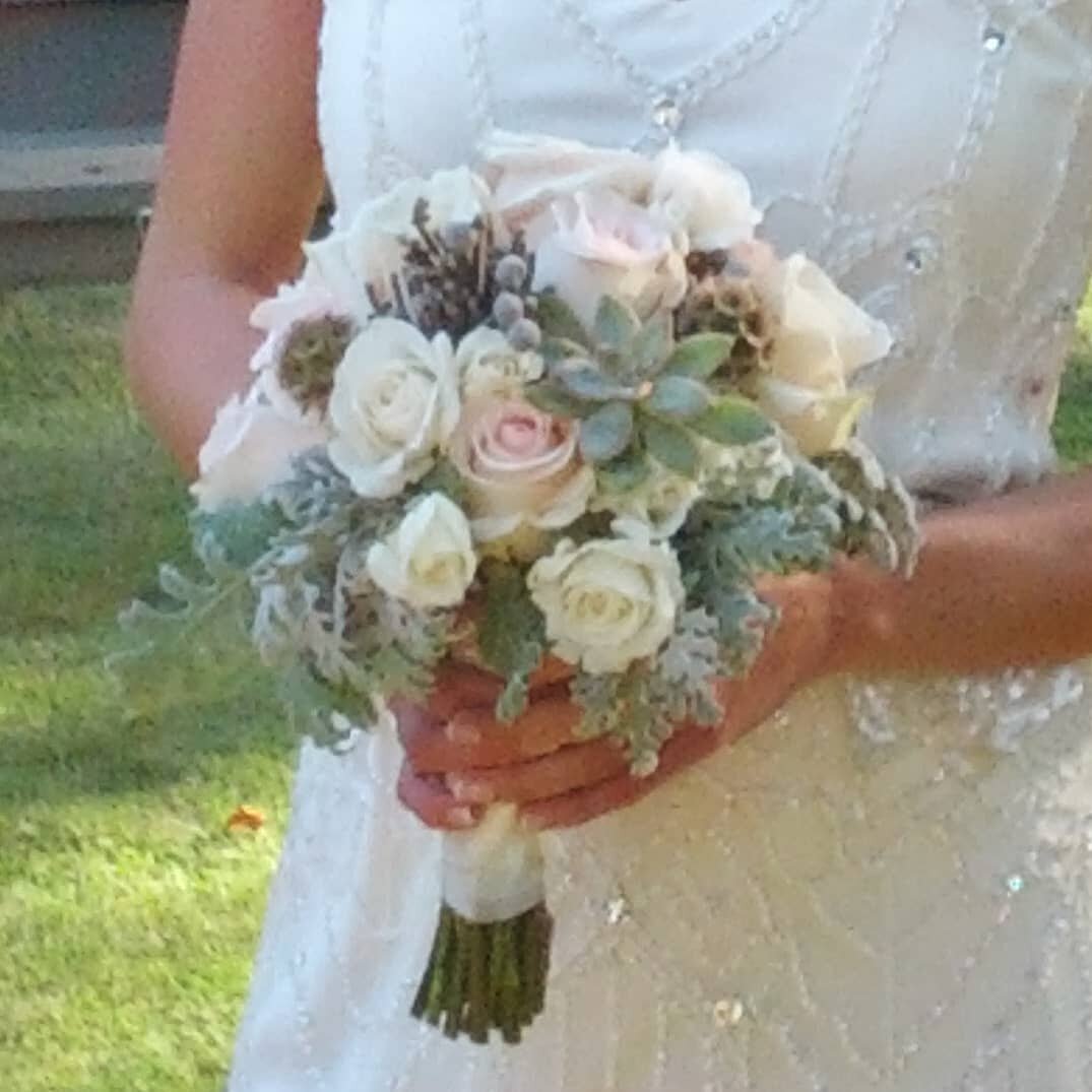 Soft pastel bouquet. #blackeyedsusanflowers  #blkeyedsusan #weddingbouquet #weddingflorist #weddingflowers #bridalbouquet #weddingsucculents #athensgawedding #athensgaweddingflorist
#athensgaweddimgflorals #atlantaweddingflorist #atlantaweddingfloral