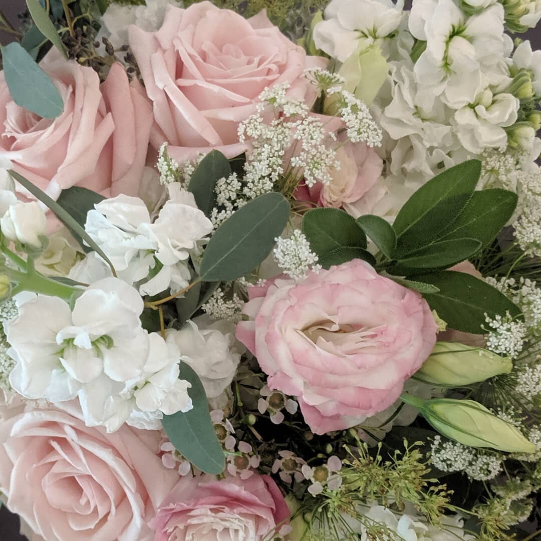 #blkeyedsusan #blackeyedsusanflowers #weddingbouquet #weddingflorist #weddingflowers #pinkandwhiteweddingflowers