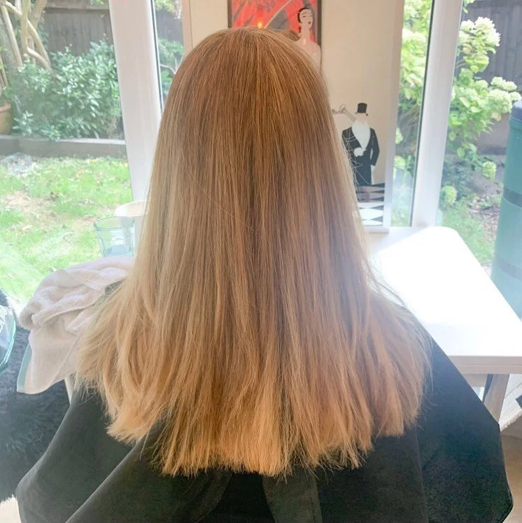 Summer Blonde 😍😍 Hoping that the sun comes back again soon! 

&bull;
&bull;
&bull;
&bull;
&bull;
#mobilehairdressing #mobilehairdresser #hair #hairstylist #haircut #haircolorist #hairdressing #loveyourhair #happyhairday #highlights #blondehair #sum