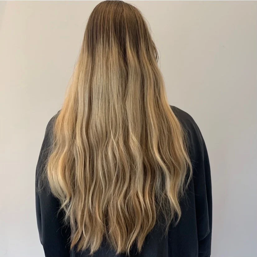 Beachy Blonde 😍😍 
Swipe right for after. 
This style can be created in the comfort of your own home at a time convenient for you. Get in touch now for more information and pricing. 

&bull;
&bull;
&bull;
&bull;
&bull;
#mobilehairdressing #mobilehai