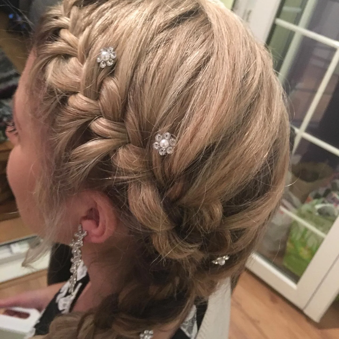 Throwback to creating this beautiful hairstyle 😍😍

This style can be created in the comfort of your own home at a time convenient for you. Get in touch now for more information and pricing. 

&bull;
&bull;
&bull;
&bull;
&bull;
#mobilehairdressing #