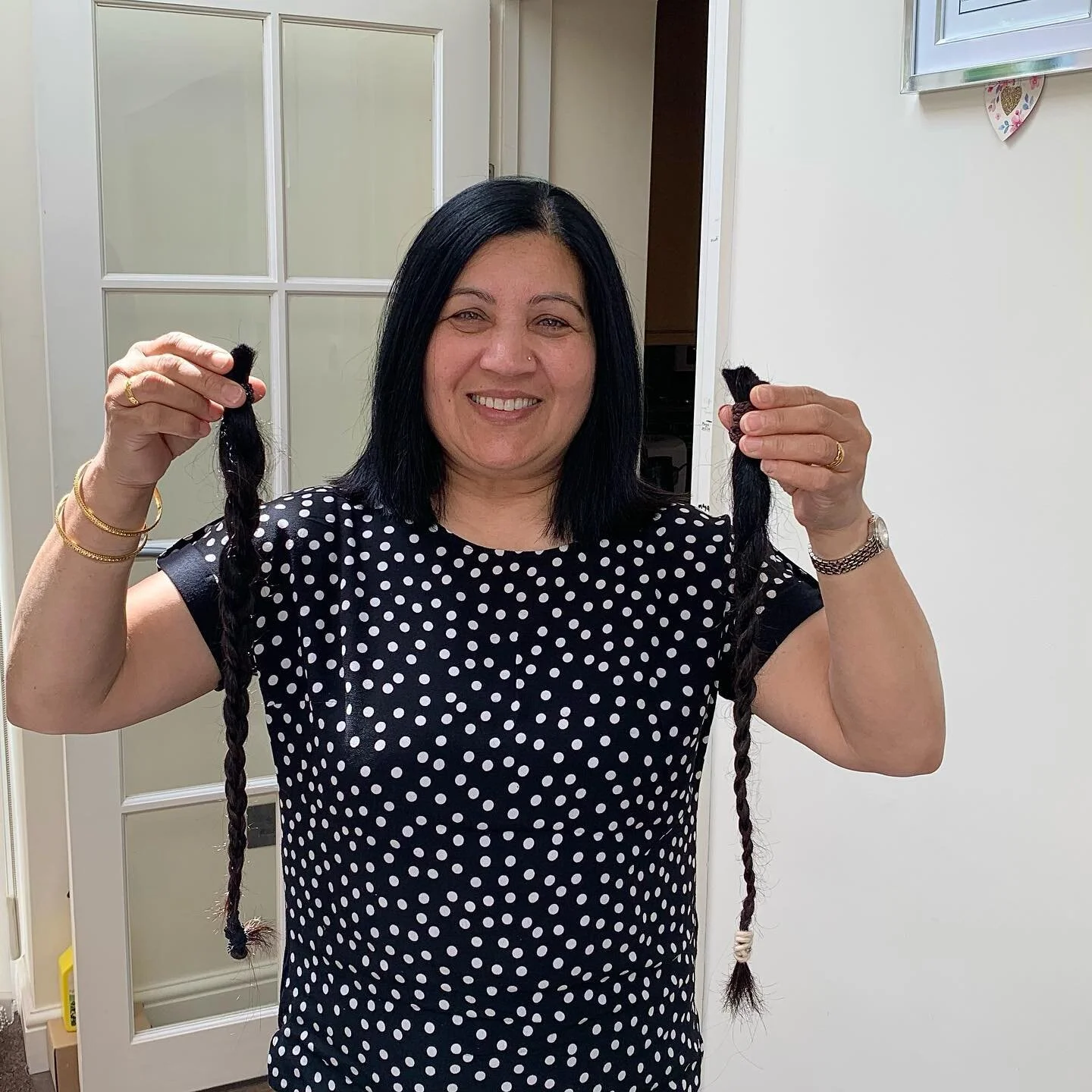 It was amazing to meet this lovely lady this week and cut her hair for her. She has been growing her hair for 4 years and had 16 inches cut off  and donated to @officiallittleprincesstrust who make wigs for children suffering with cancer and fund vit