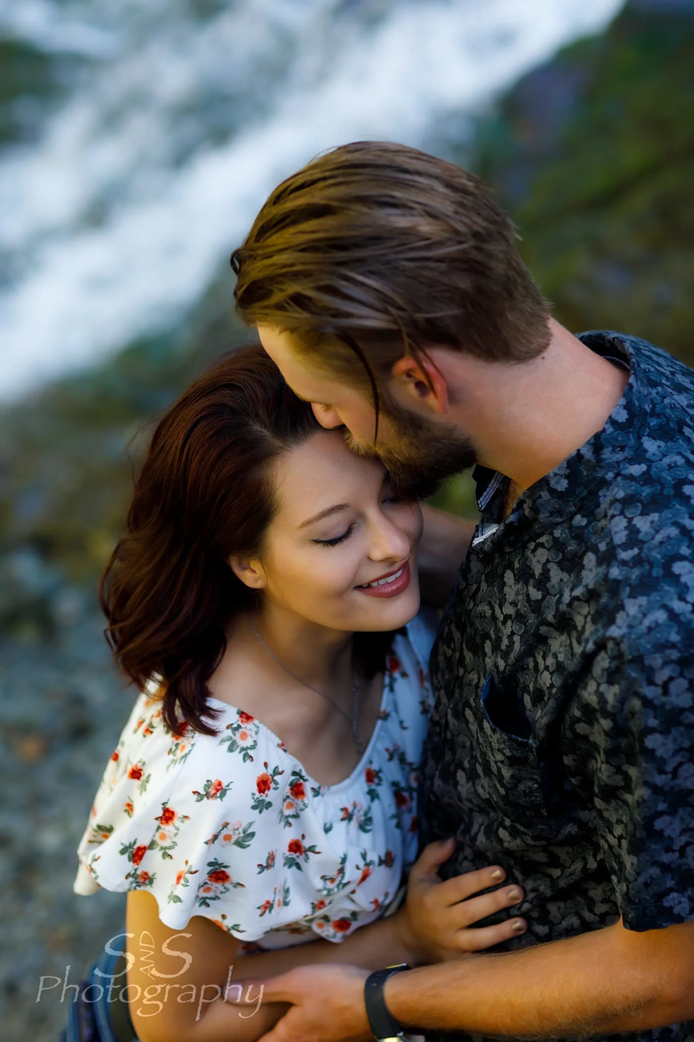 Outdoor Couples Engagement Pictures Photographers Gillette Wyoming