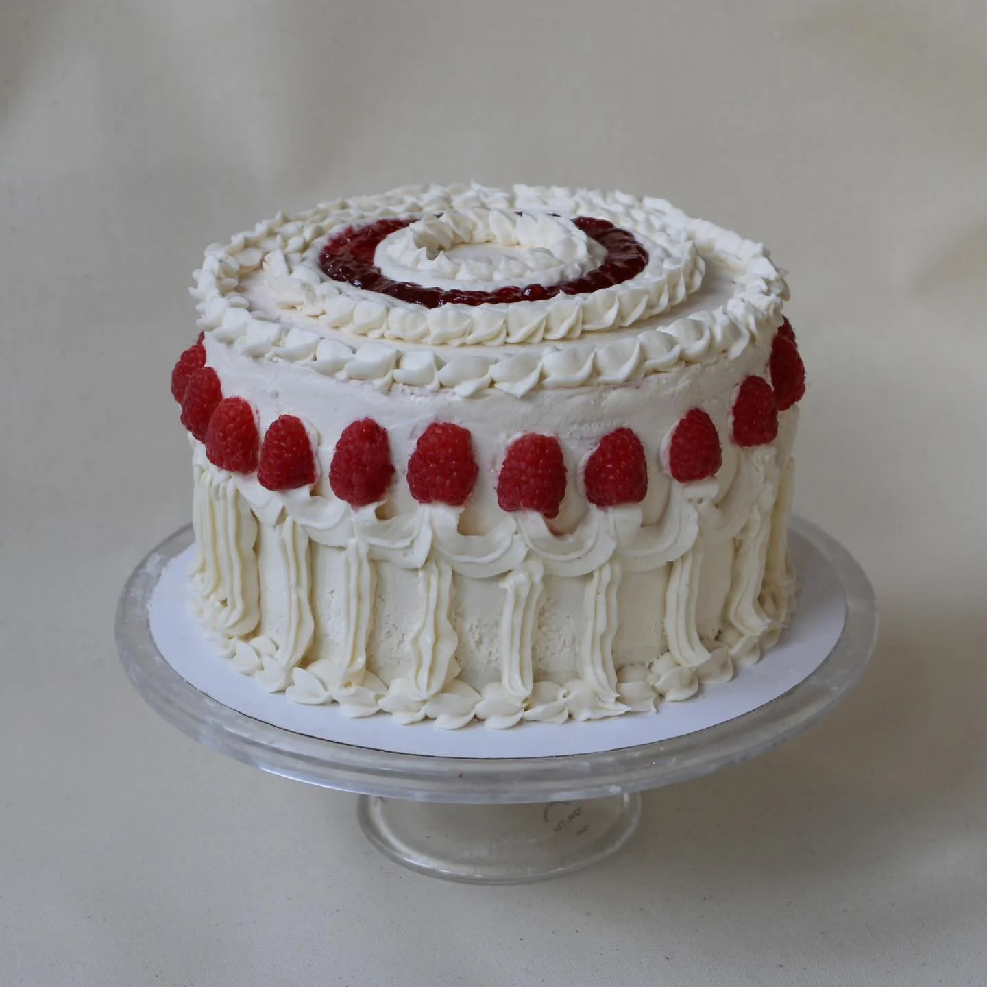 🎂🎂 lemon cake with homemade lemon curd &amp; raspberry jam!