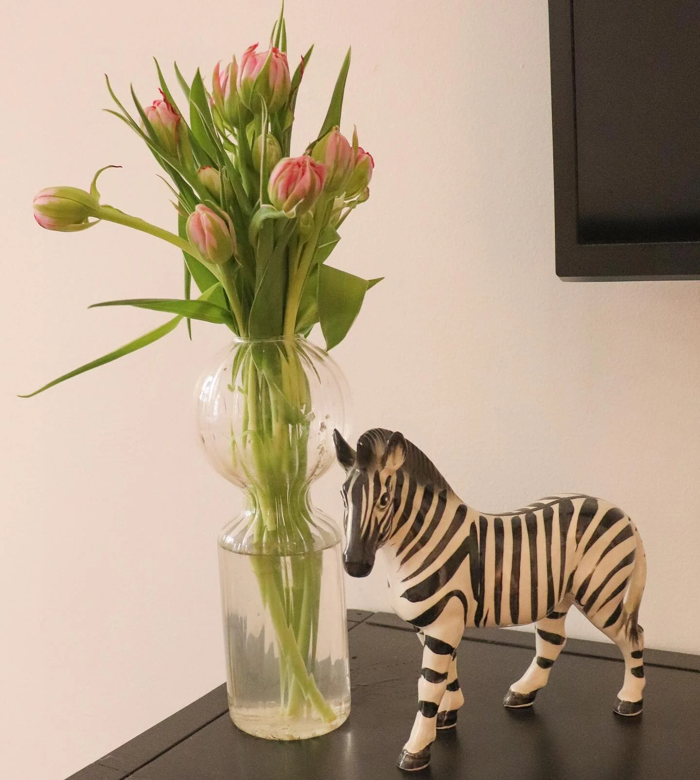 We&rsquo;ve got an apartment tour blooming on the blog 🌷Check it out in our bio!