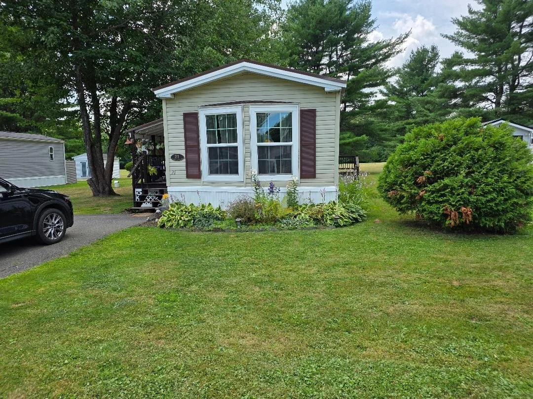 lot 21 e.jpg