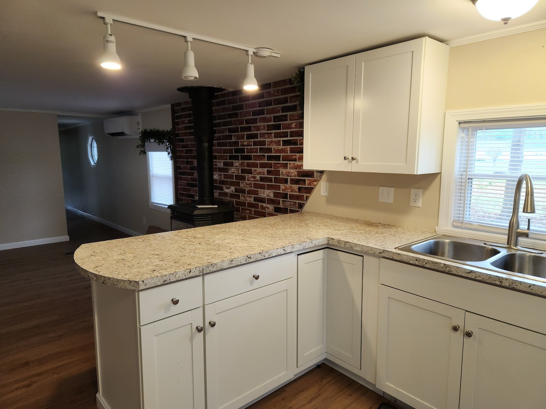 47 Kitchen.jpg