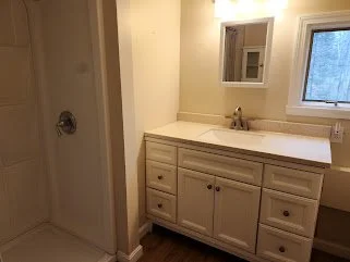 47 bathroom.jpg