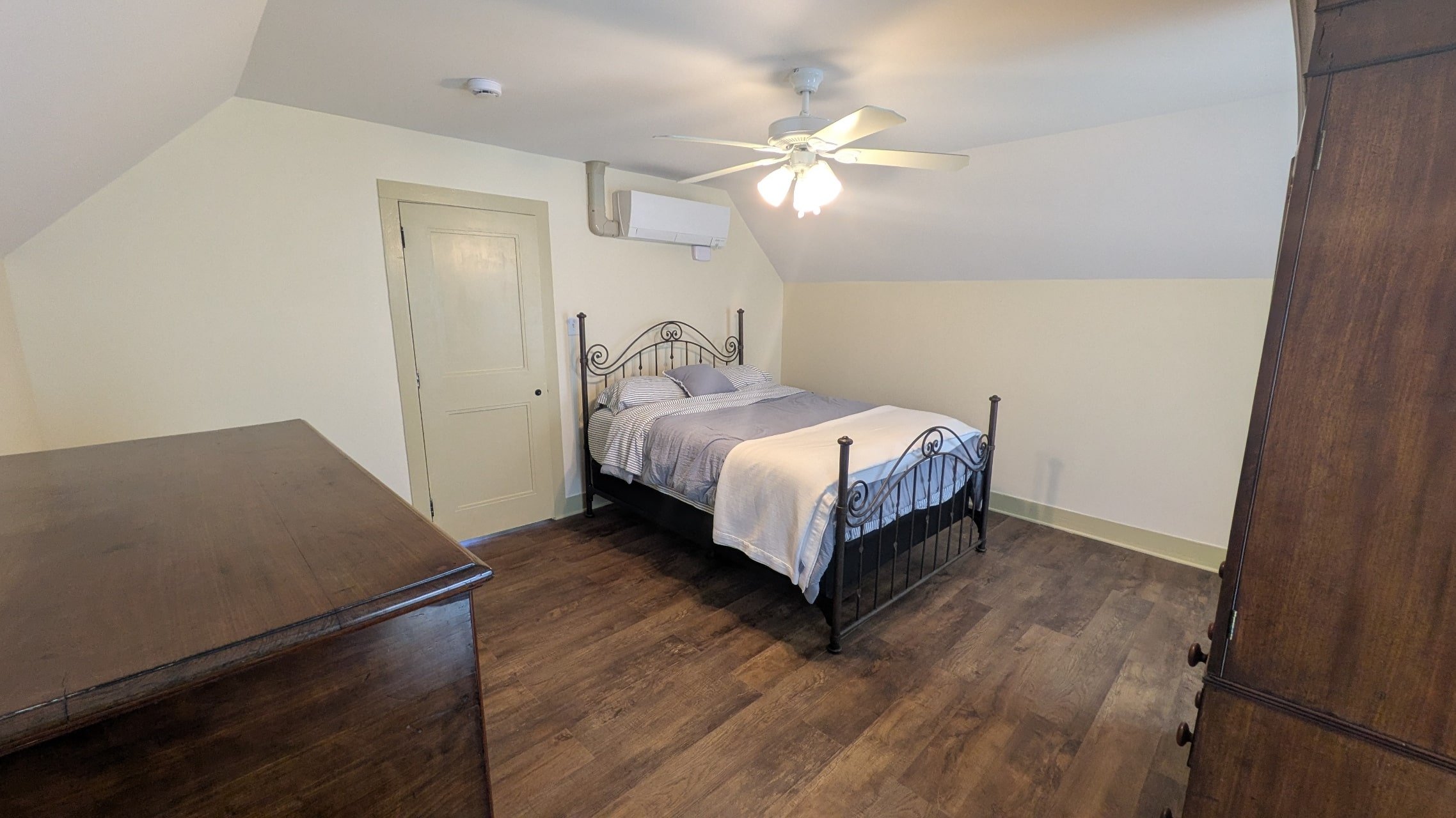 Photo of the southern upstairs bedroom.