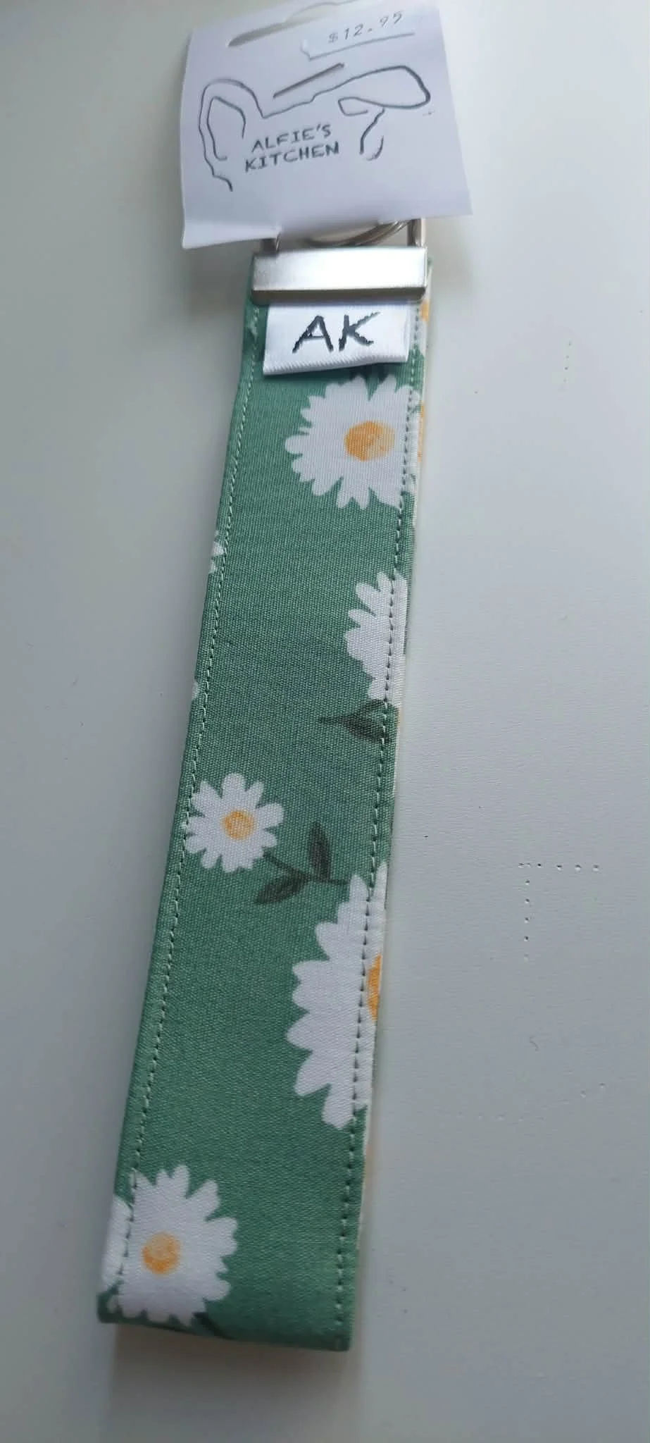 Green Daisy W.jpg