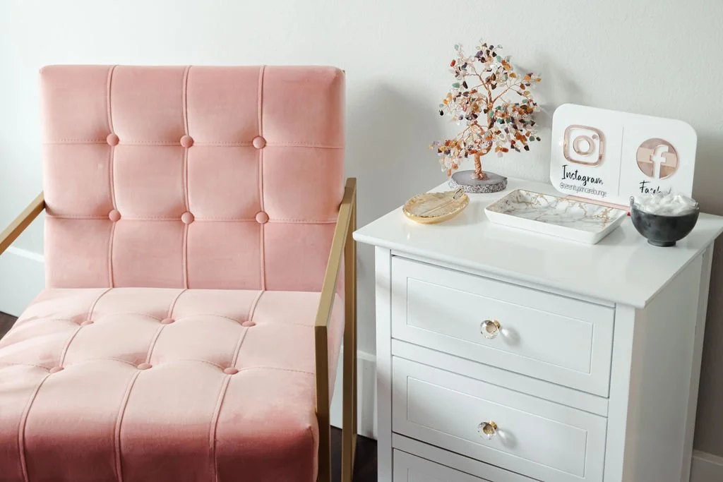 Treatment room chair'.JPG